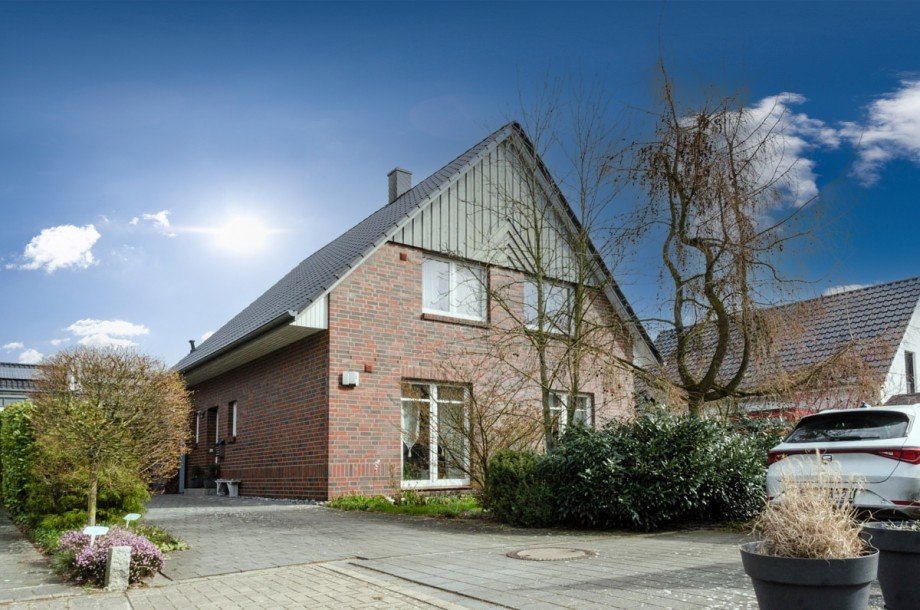 Ansicht Hausvorderseite Einfamilienhaus G�tersloh / Friedrichsdorf