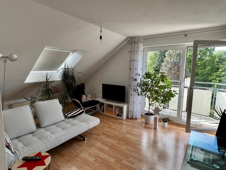 Wohnzimmer Bielefeld Dachgeschosswohnung BI-City! Gem�tliche Dachgeschosswohnung mit Gr�nblick -Balkon - optionale EBK und PKW-Stellplatz