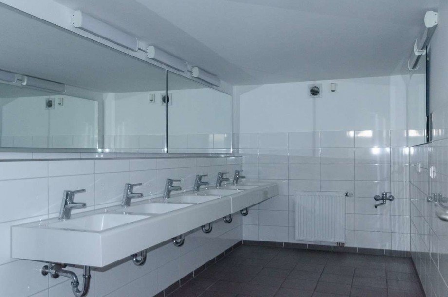 Waschr�ume UG Halle / Lager / Produktion Bielefeld