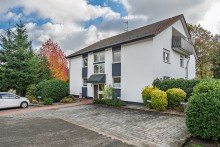 Geb�udeansicht G�tersloh - Friedrichsdorf! Helle DG Wohnung mit Einbauk�che in ruhiger Wohnsiedlung