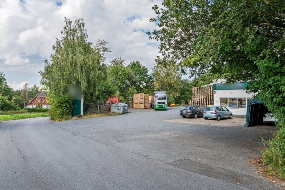 Zufahrt Wohn- / Gesch�ftshaus Bielefeld