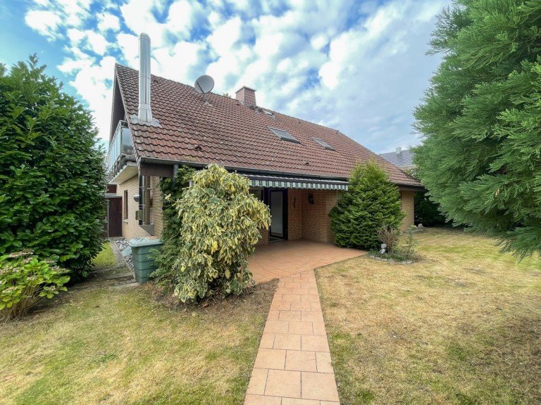 Gartenansicht Rheda-Wiedenbr�ck Erdgeschosswohnung Gro�z�gige 4-Erdgeschosswohnung mit Garten in zentraler Lage von Rheda-Wiedenbr�ck