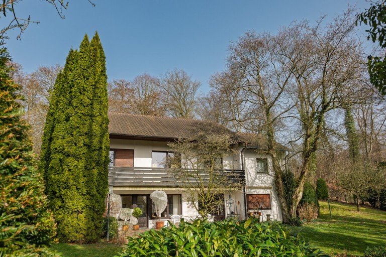 Hauptbild: Verstecktes Juwel im Gr�nen - Repr�sentatives Einfamilienhaus mit traumhaftem Waldgrundst�ck