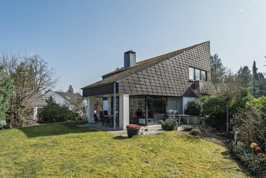 Herrlicher Garten - �berdachte Terrasse Zweifamilienhaus Bielefeld / Gadderbaum