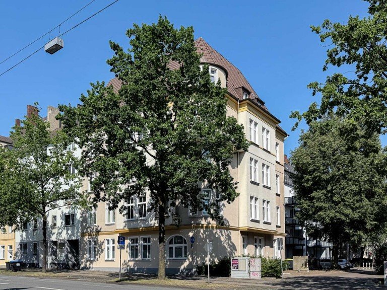 Hausansicht Bielefeld Etagenwohnung F�r Wohngemeinschaft! Helle Altbauwohnung mit PKW Stellplatz vis � vis der Stadthalle Bielefeld