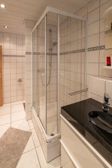 Bad Bielefeld-Vilsendorf: Gepflegtes Reihenendhaus mit Garten -g�nstiges Erbpachtgrundst�ck