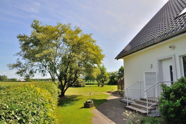 Hauseingang Bielefeld Etagenwohnung Top renovierte Wohnung im 1.OG mit EBK und Loggia mit Panoramablick -max 3 Personen- in BI - Unin�he